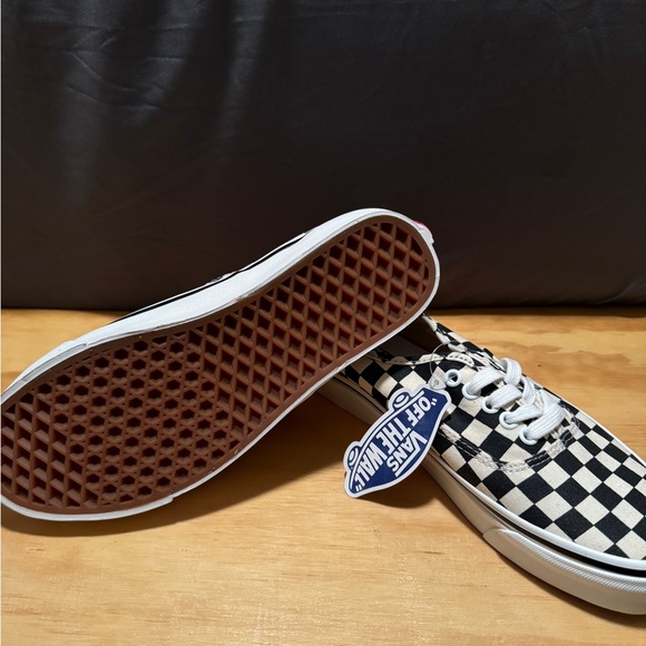 Brand New Vans Authentiec Checkered - Picture 2 of 4